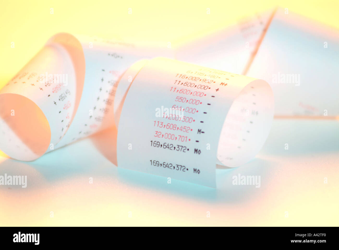 Web with number columns from a desk calculator Papierrolle mit Zahlenkolonnen aus einem Tischrechner Stock Photo