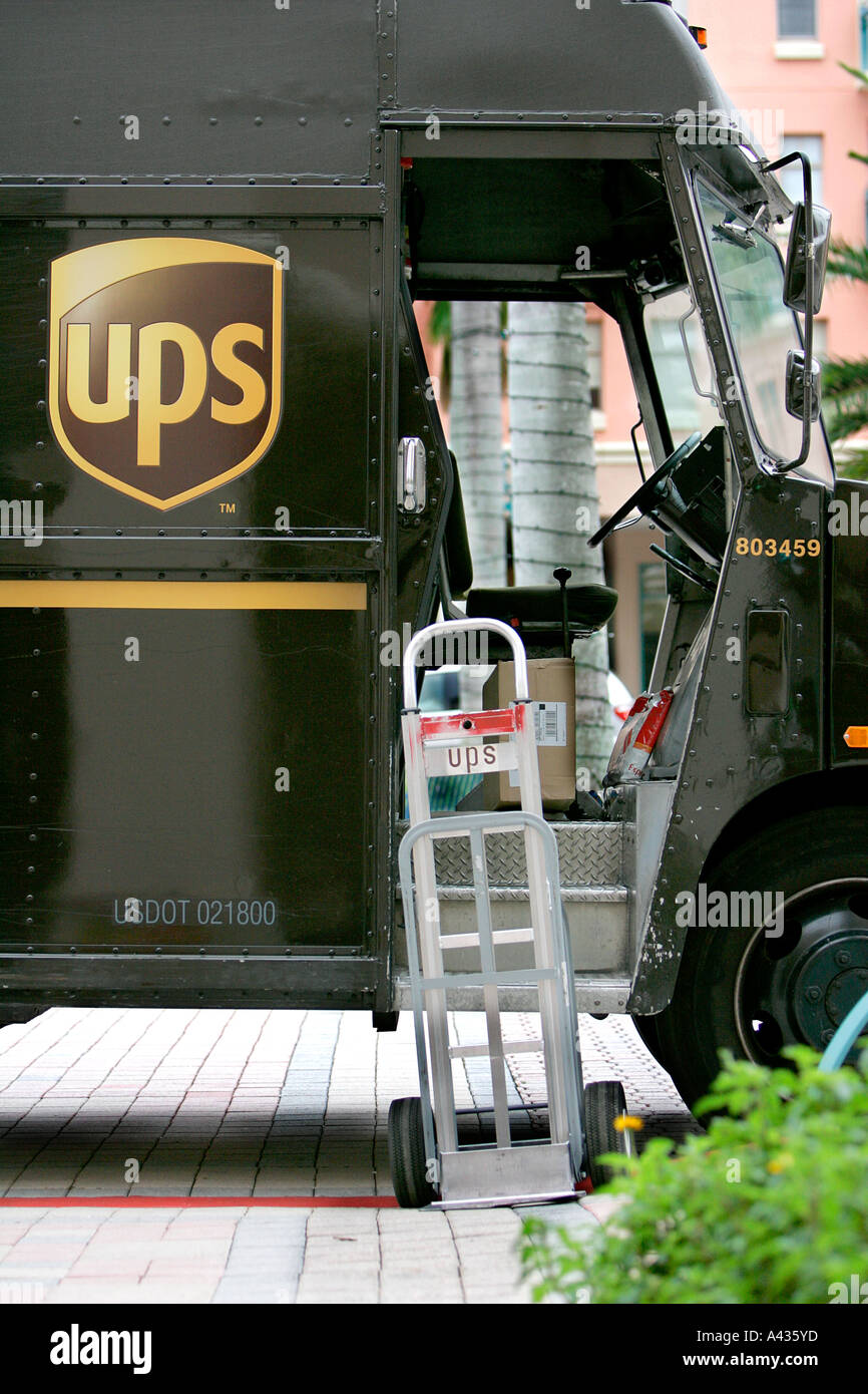 US mail service delivering car vehicle transport Mailbox letterbox postbox  postal correspondence shipping delivery red flag Stock Photo - Alamy