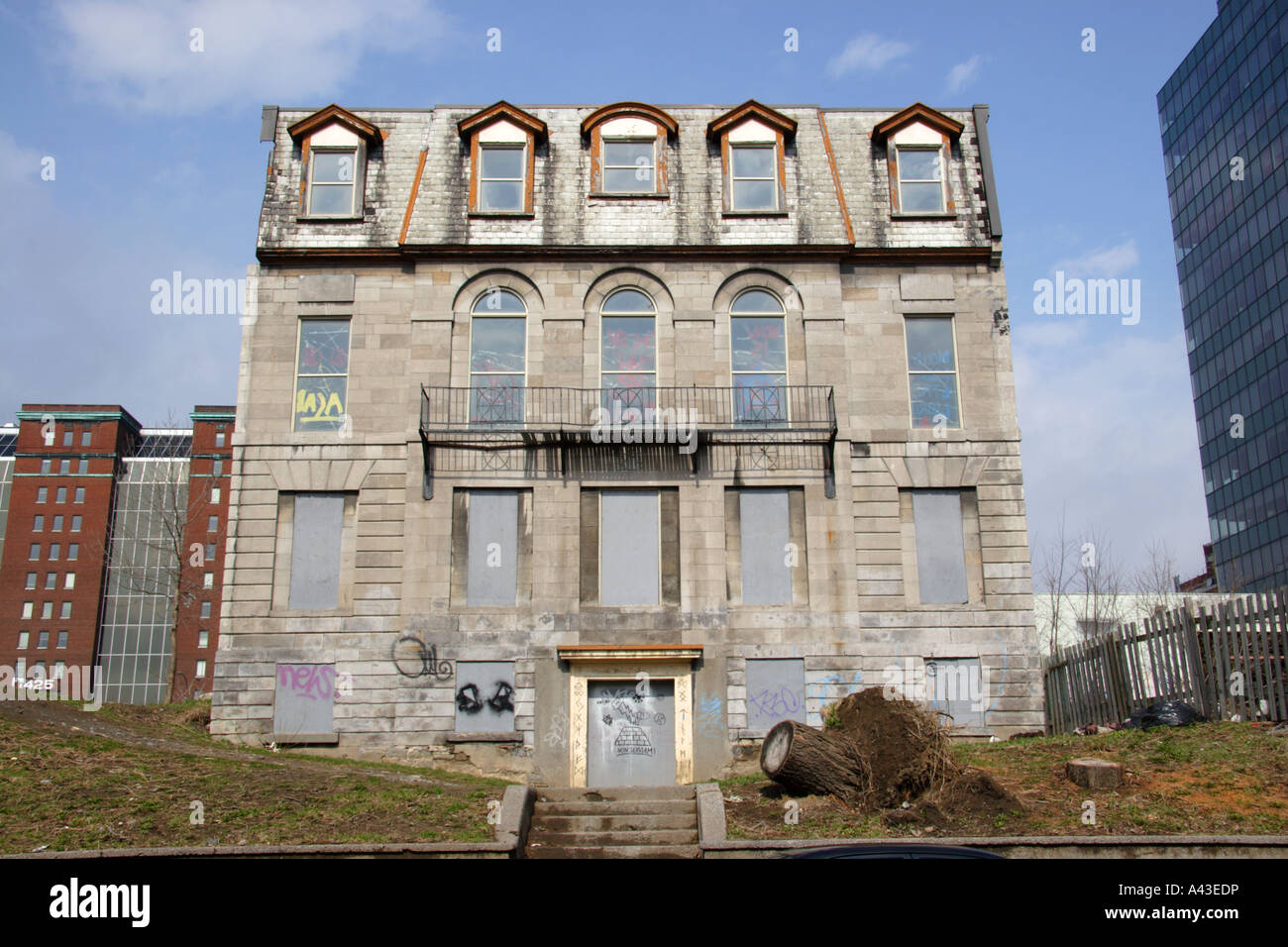 Abandoned house in Montreal Canada Stock Photo - Alamy