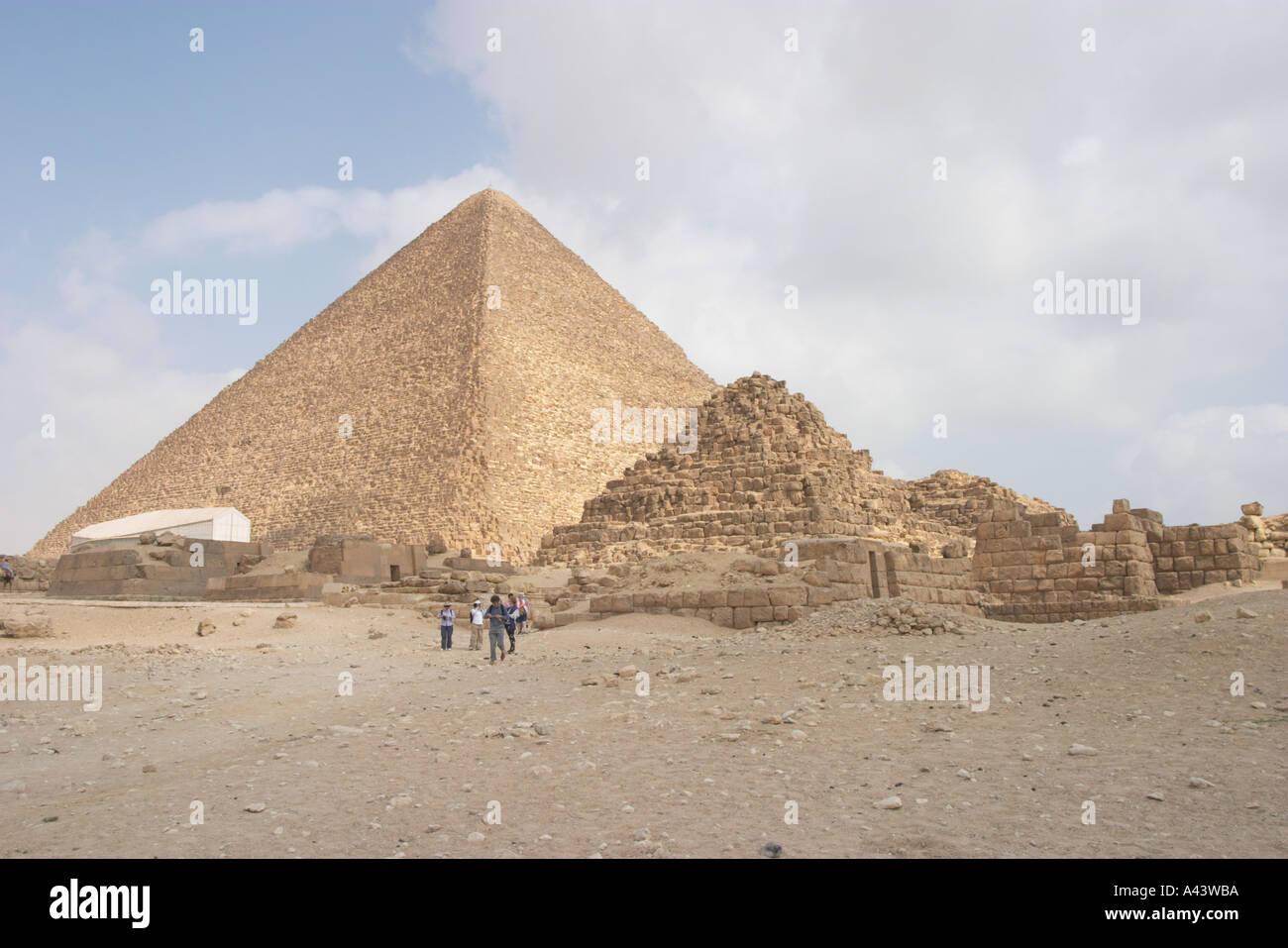 The great pyramid of Khufu (Cheops), and the pyramids of Queens. The Giza plateau, Cairo, Egypt Stock Photo