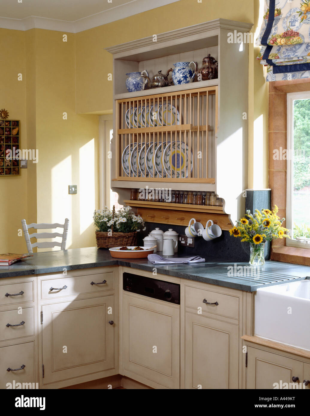 Pale yellow traditional kitchen with plate rack above dishwasher Stock  Photo - Alamy, image size:1035x1390
