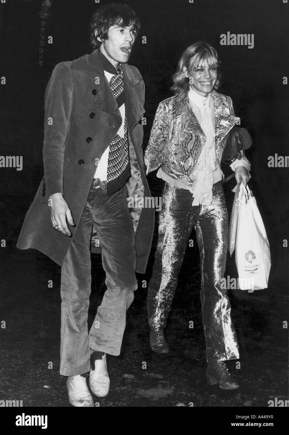 ROLLING STONES Keith Richards and Anita Pallenberg shopping in Rome in 1969 Stock Photo