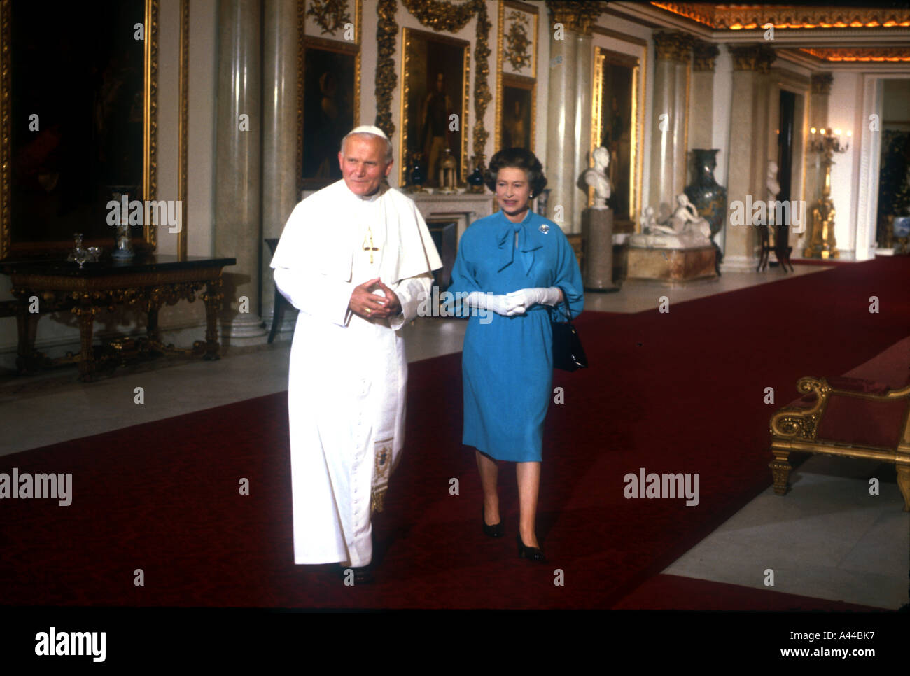 UK. Queen Elizabeth II  with John Paul II at Buckingham Palace London UK Stock Photo