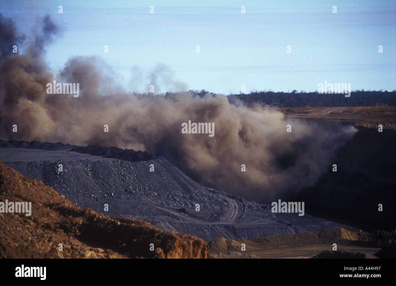 blast series dust and smoke Central Queensland coal mine sip 3636 Stock Photo