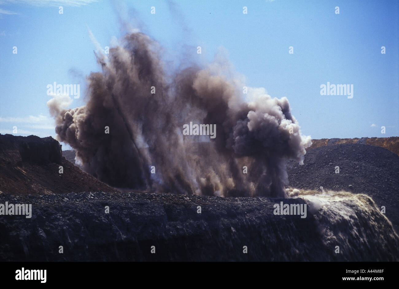 overburden blast coal mine Central Queensland sip 3593 Stock Photo