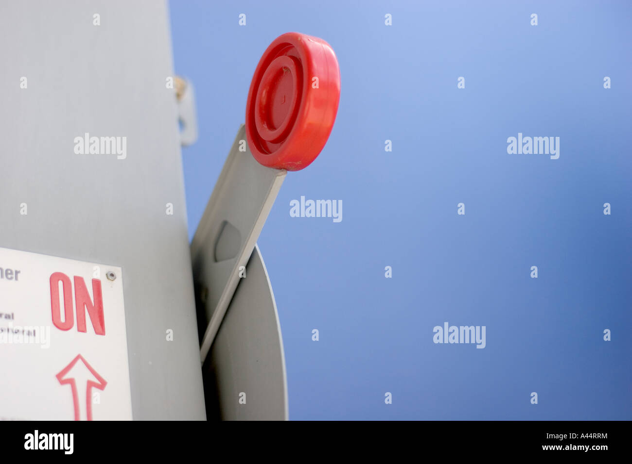 Main electric power supply throw switch from a building mains