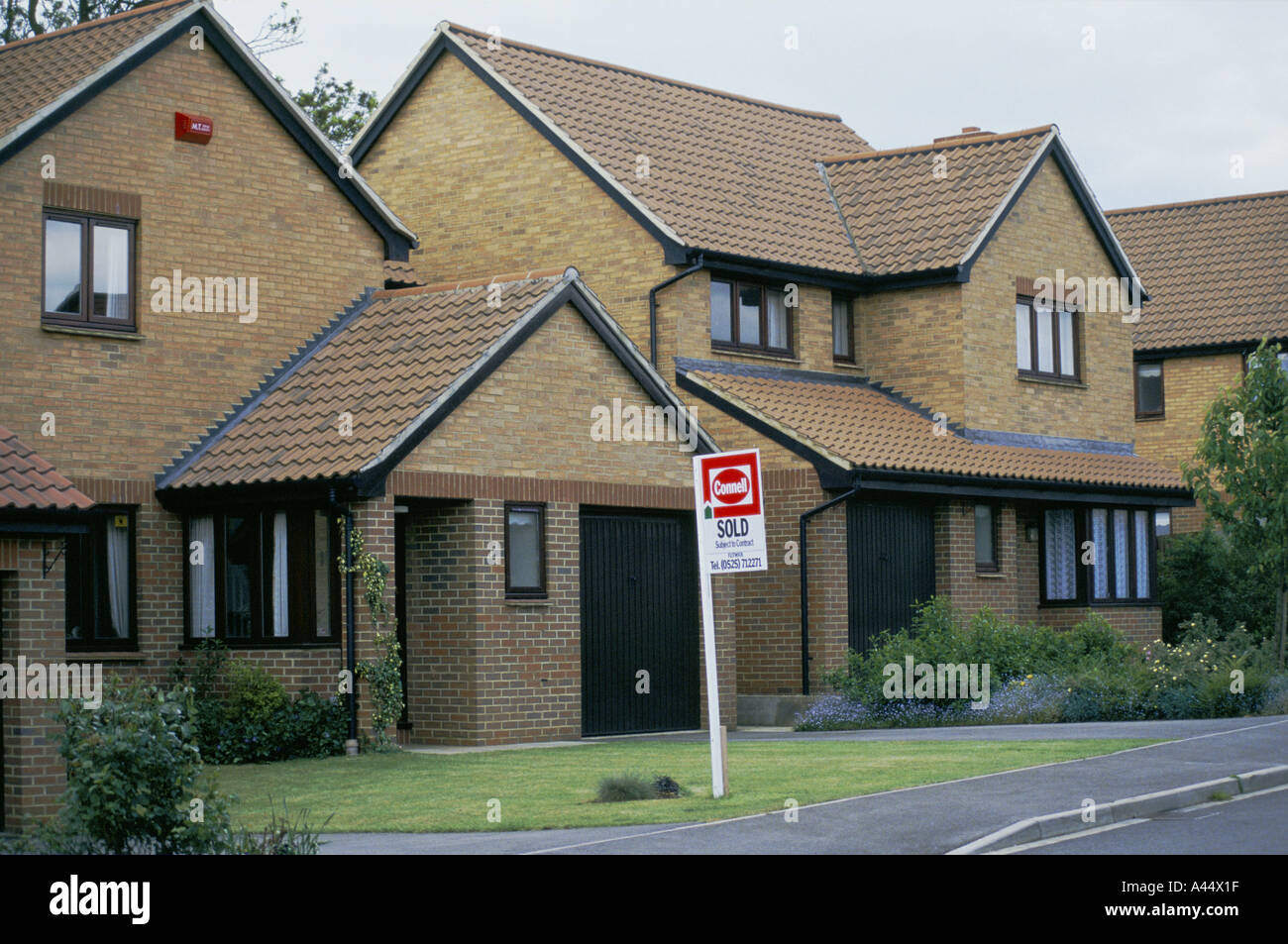 new houses sold toddington bedfordshire 1993 Stock Photo Alamy