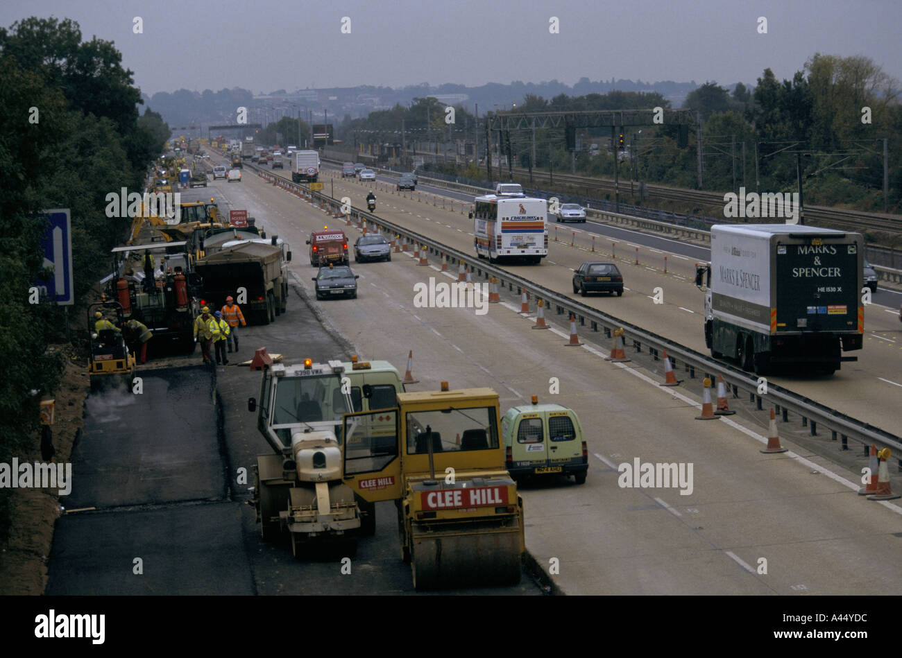 road works and traffic 1999 on motorway m1 hendon london 1999 Stock Photo