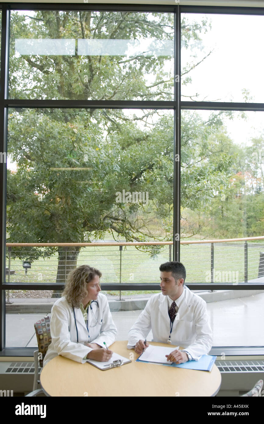 Doctors team consult hi-res stock photography and images - Alamy
