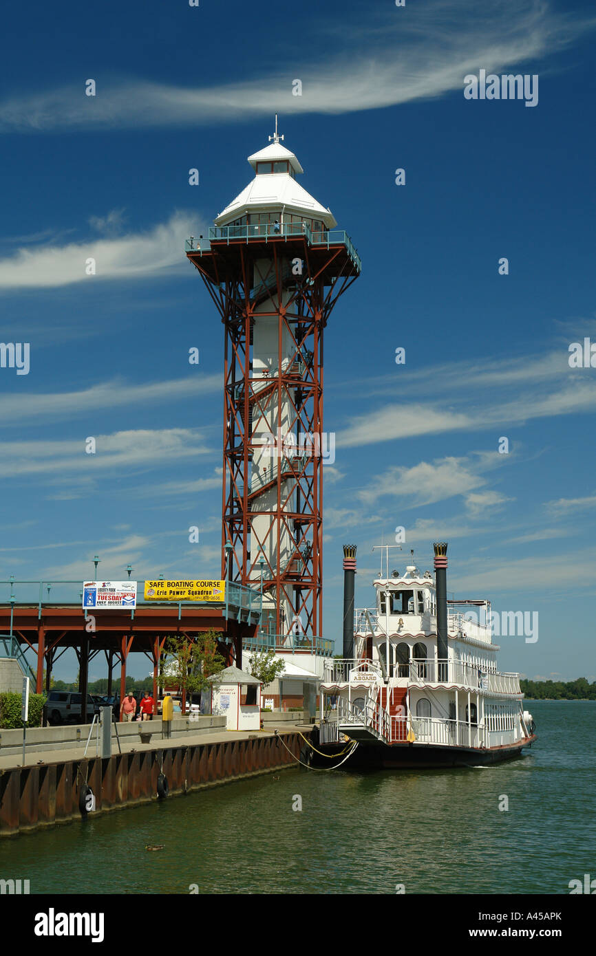 AJD57811, Erie, PA, Pennsylvania, Lake Erie, Bayfront, Bicentennial Tower, Paddlewheeler Boat Stock Photo