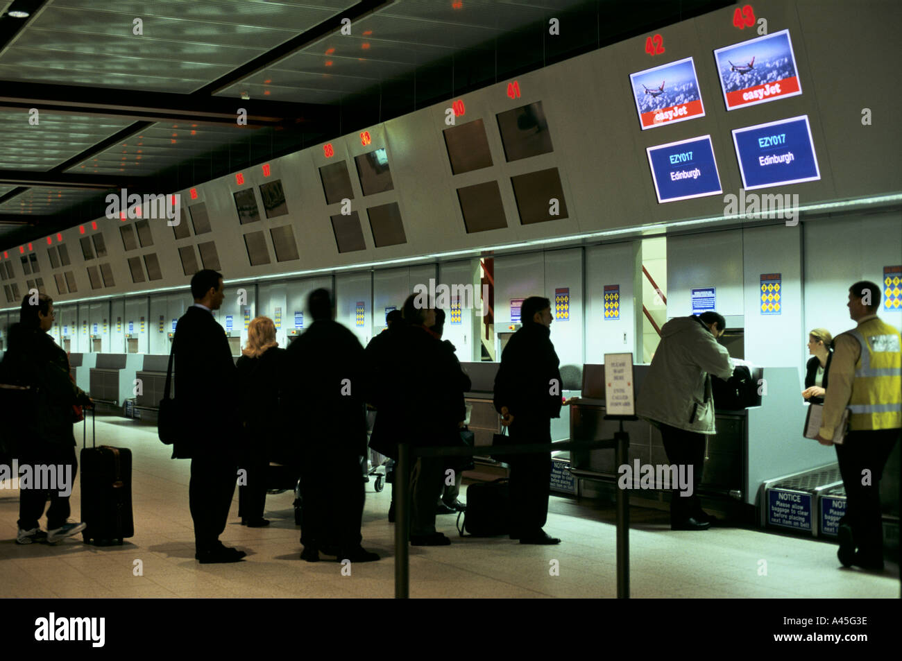 luton airport new terminal building easyjet check in desks 2000 Stock