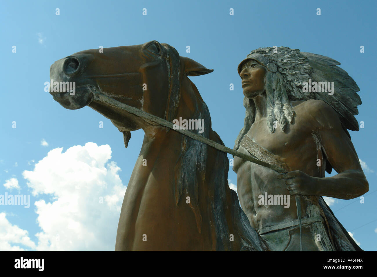 American indian on horse statue hi-res stock photography and images - Alamy