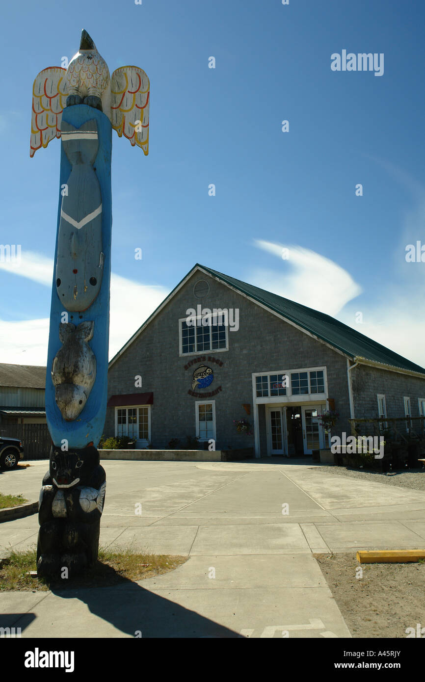 AJD55440, La Push, WA, Washington, Pacific Ocean, Olympic Peninsula, Quileute Indian Reservation, River's Edge Restaurant, totem Stock Photo