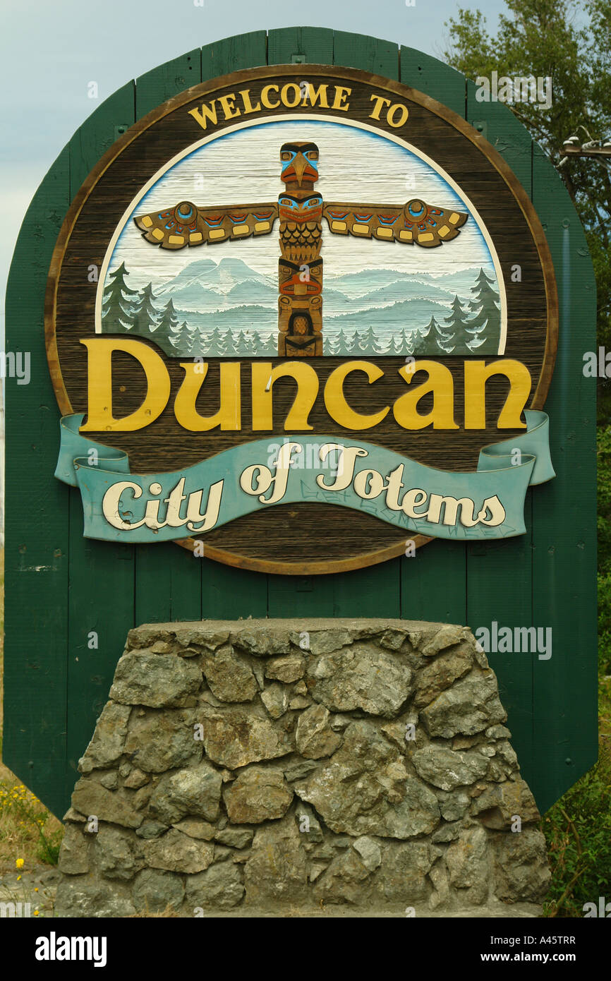 AJD55720, Duncan, British Columbia, Canada, Vancouver Island, Welcome sign, City of Totems Stock Photo