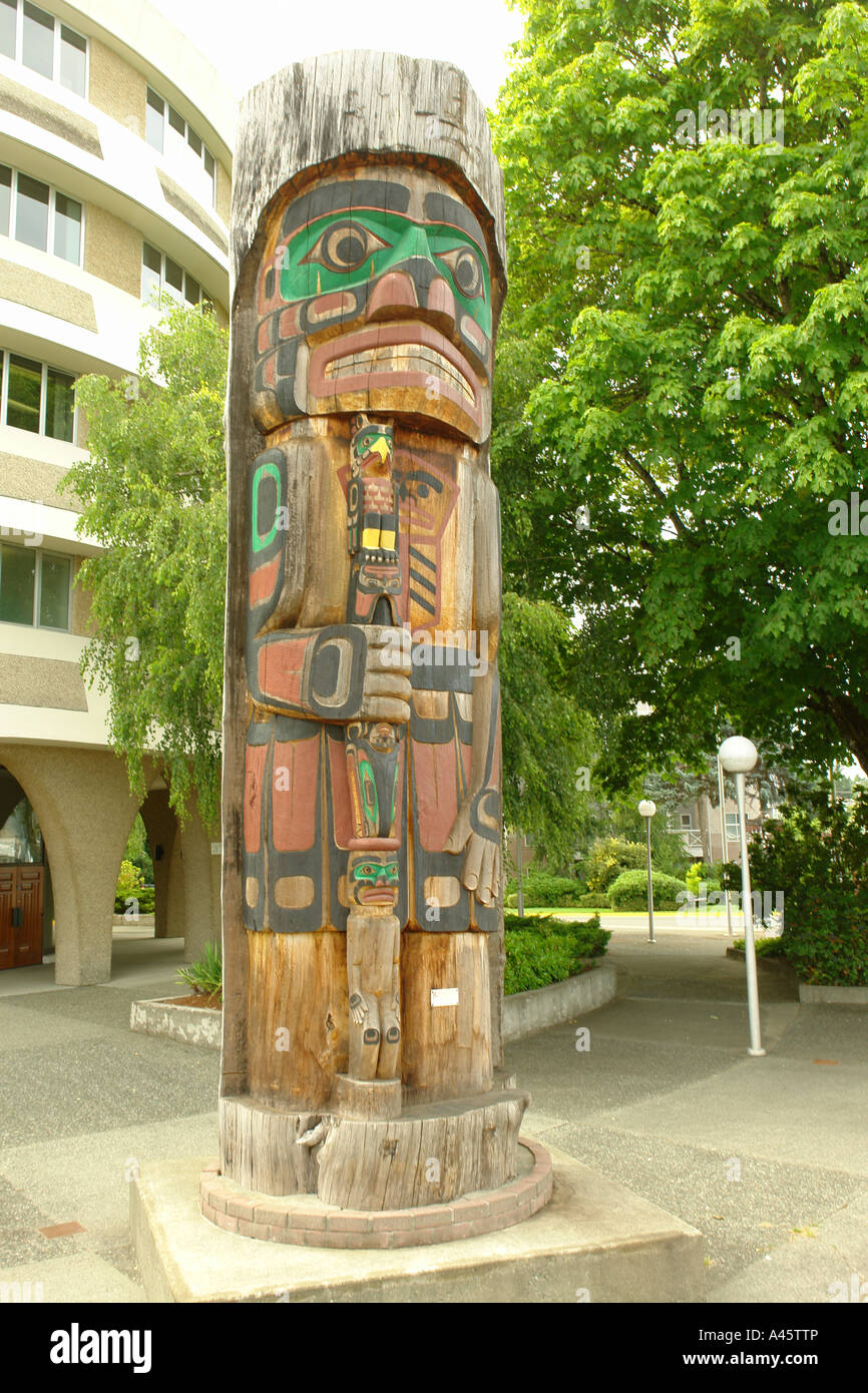 AJD55729, Duncan, British Columbia, Canada, Vancouver Island, Totem poles, world's largest in diameter Stock Photo