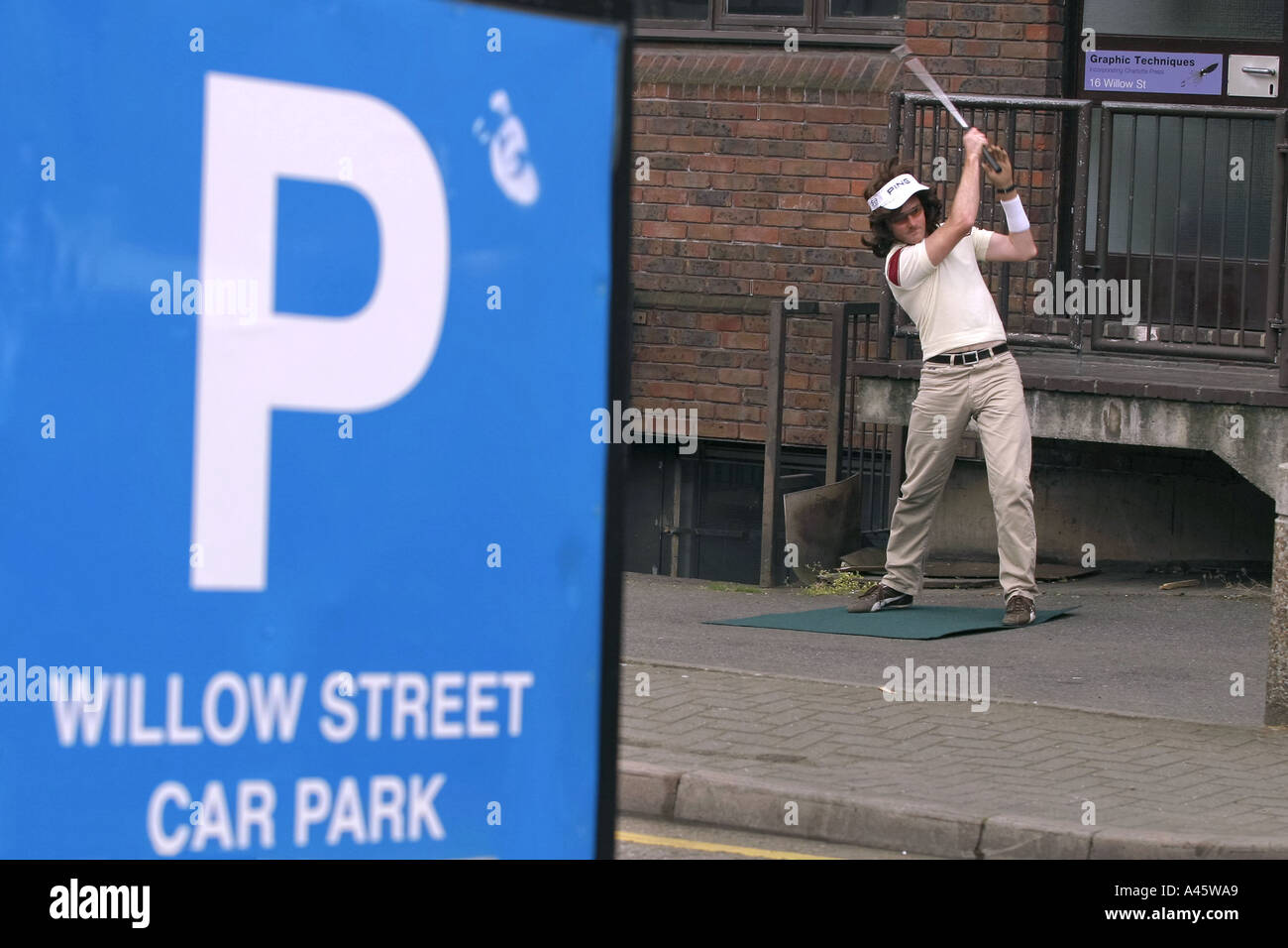 an urban golf competitor at the first shoreditch urban open tournament in london Stock Photo