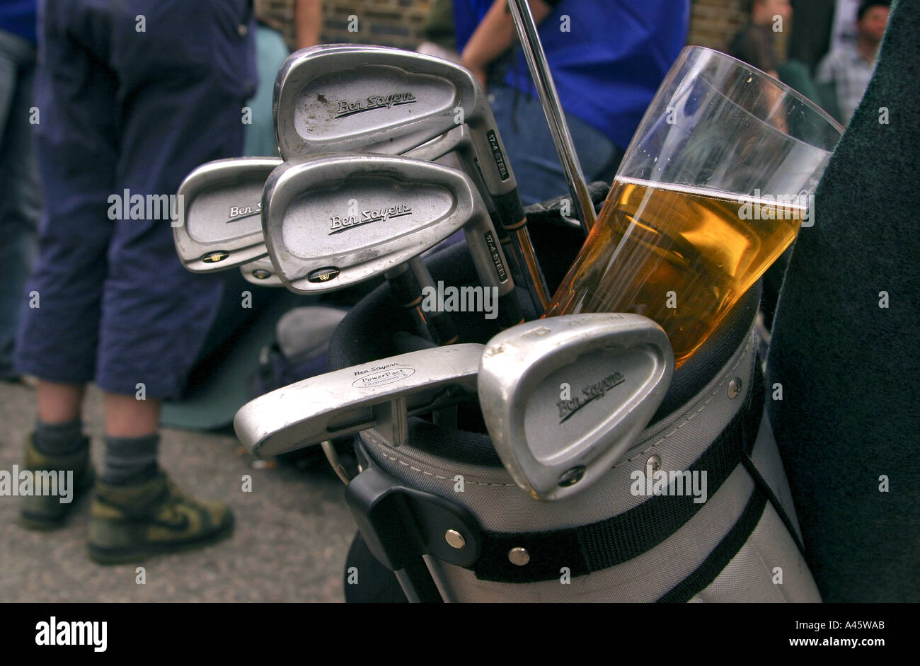 an urban golf competitors bag used to prop up a pint of beer at the first shoreditch urban open tournament in london Stock Photo