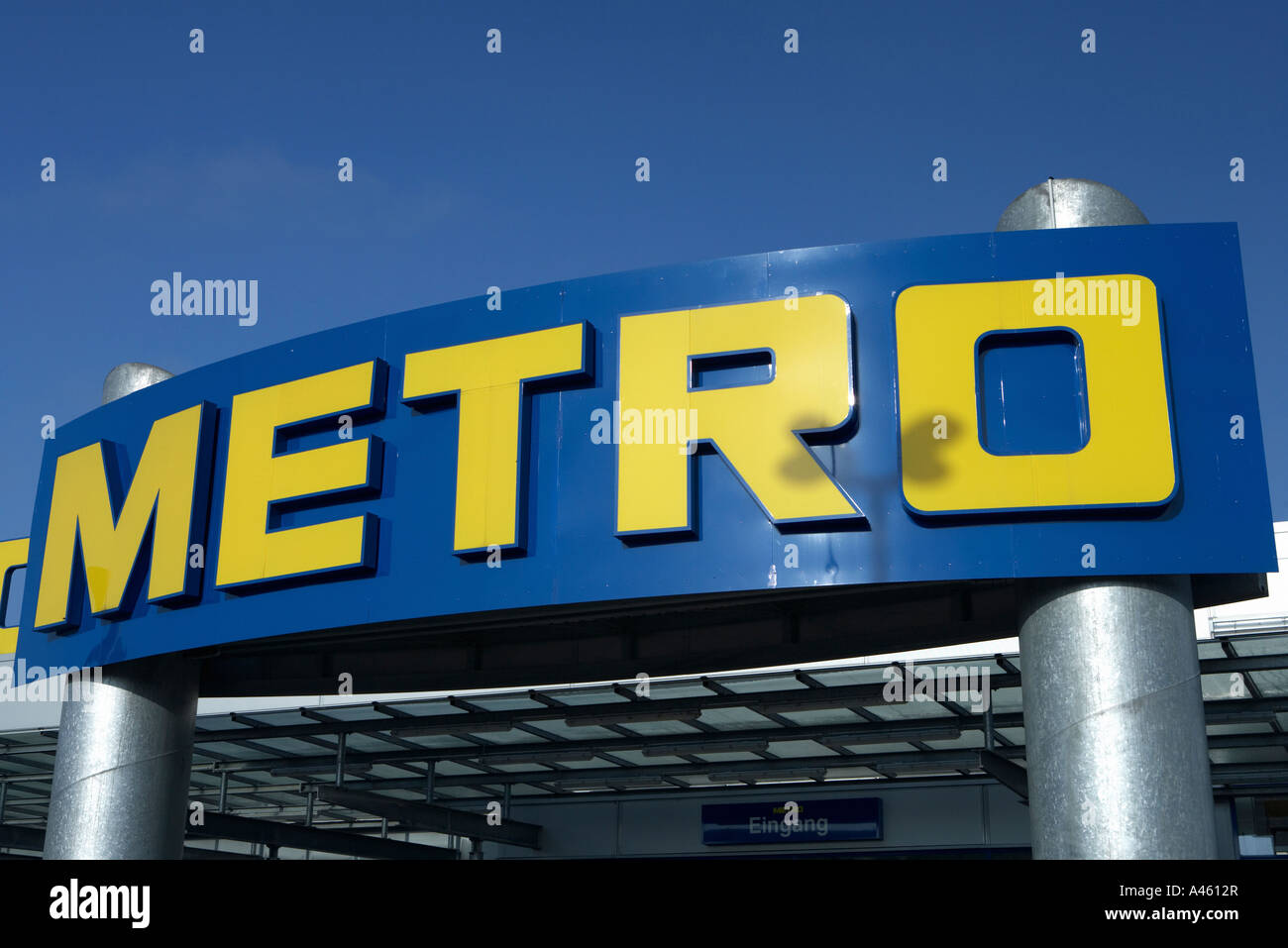 Metro cash hi-res stock photography and images - Alamy