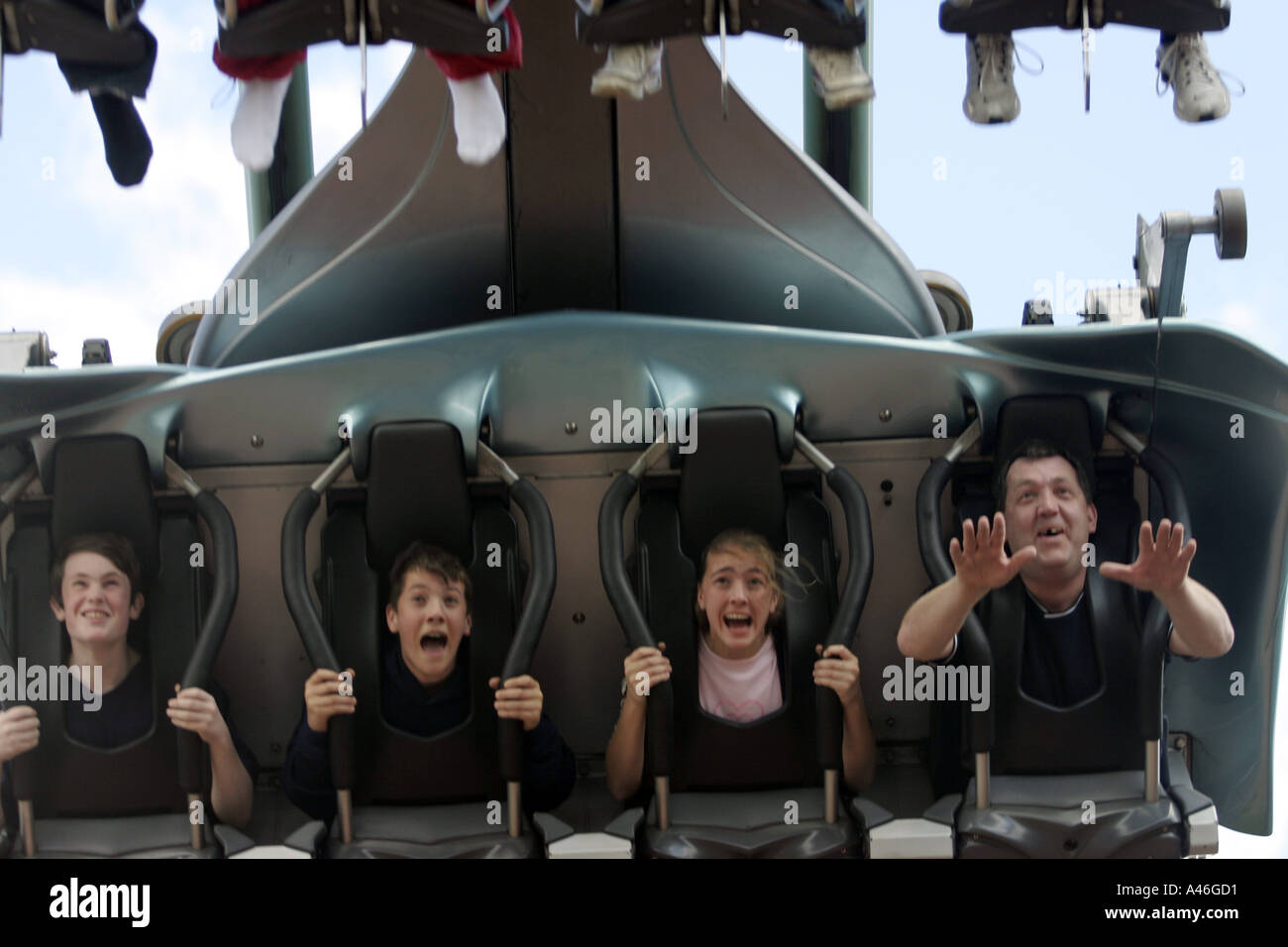 Obviation Tower Ride Visitors aboard the Oblivion ride at Alton Towers Amusement Park Stock ...