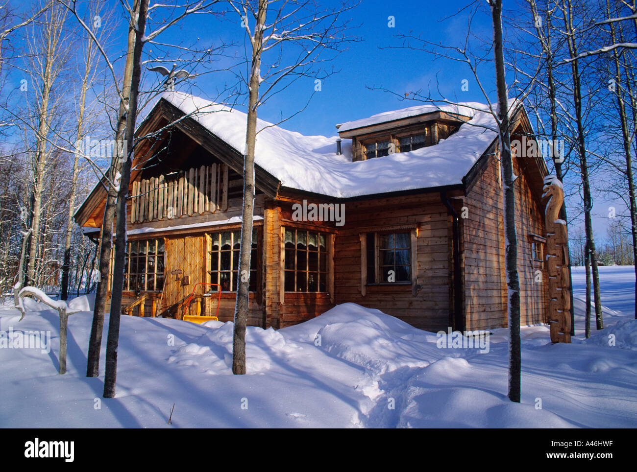 Cottage in winter Poussu Landhaus im Winter Stock Photo