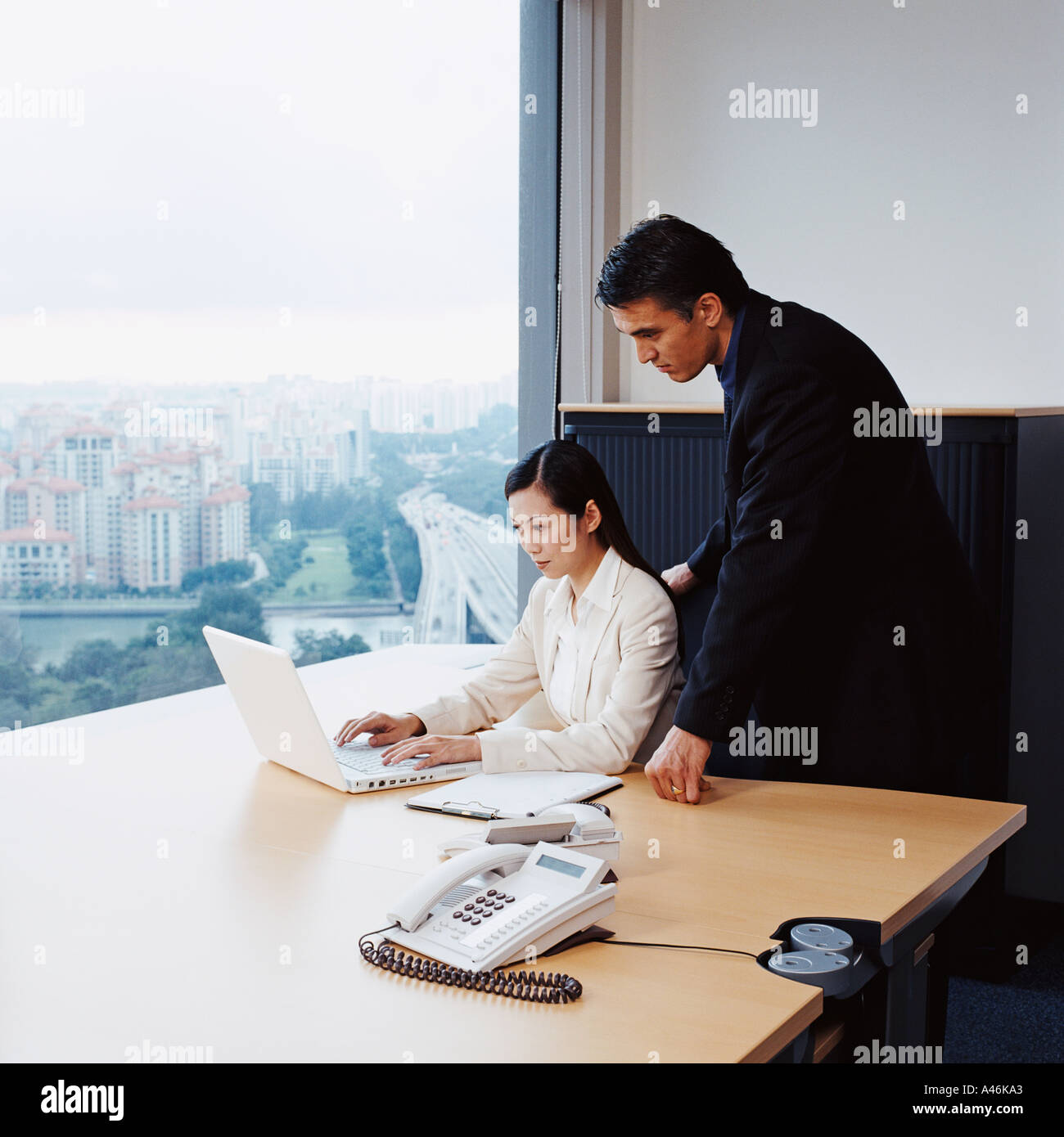 Two businesspeople in office hi-res stock photography and images - Alamy