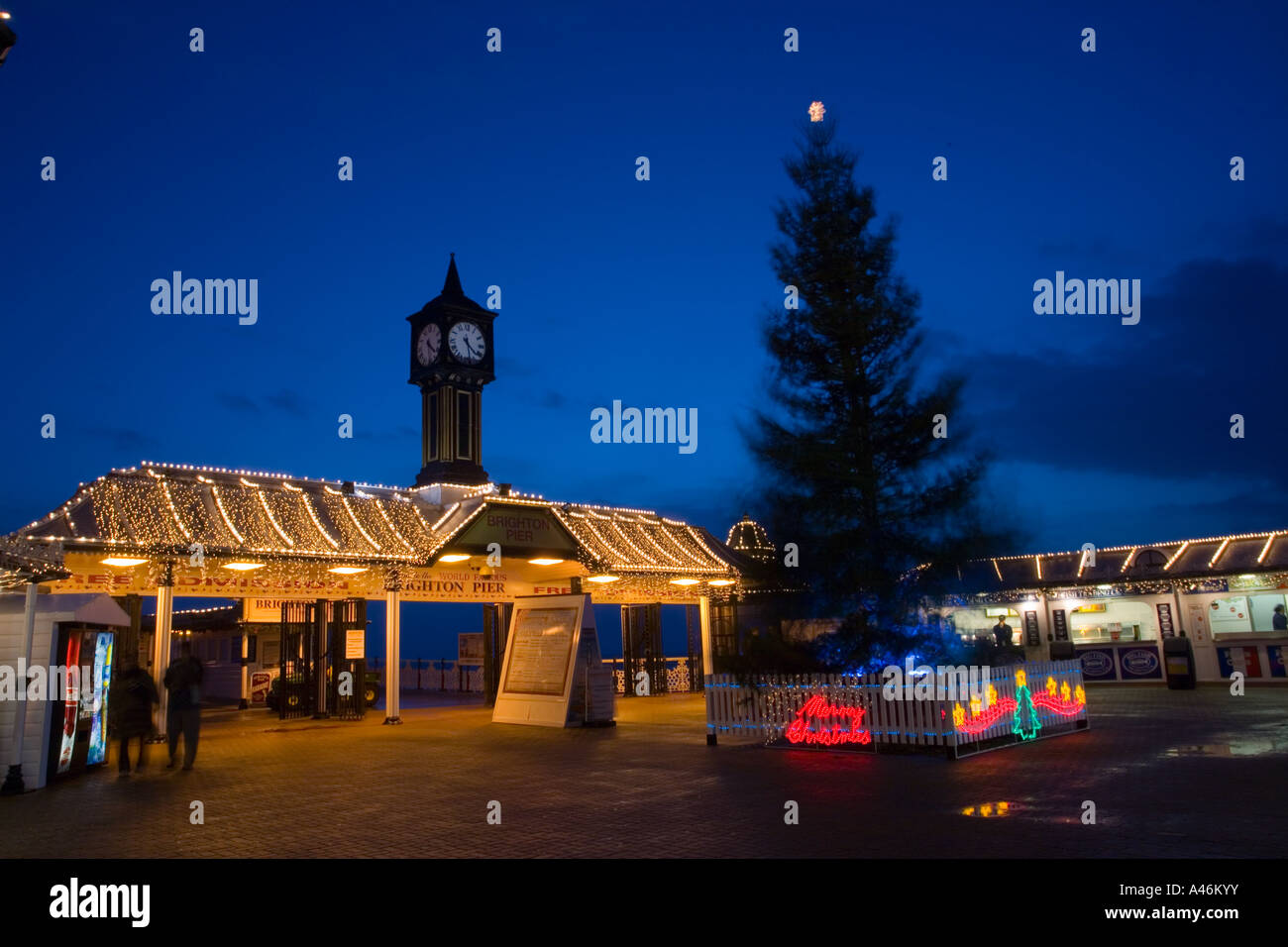 Brighton Christmas tree on the Palace pier Stock Photo Alamy