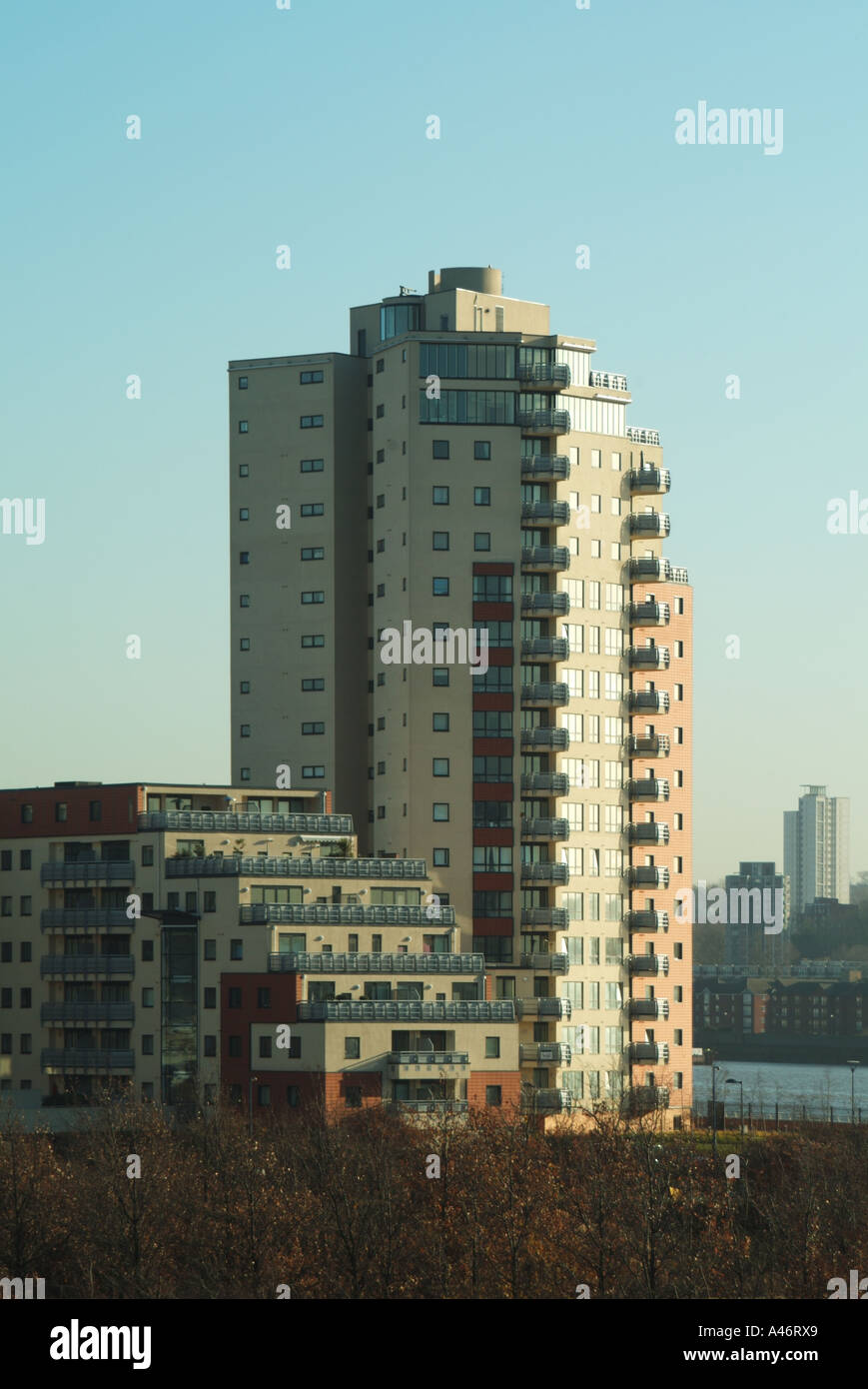 Apartment block beside river hi-res stock photography and images - Alamy