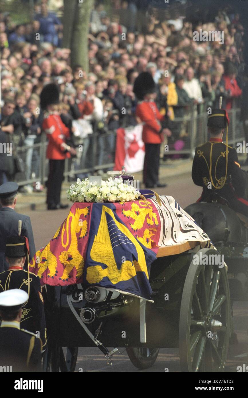 queen mothers funeral 5th april 2002 london Stock Photo