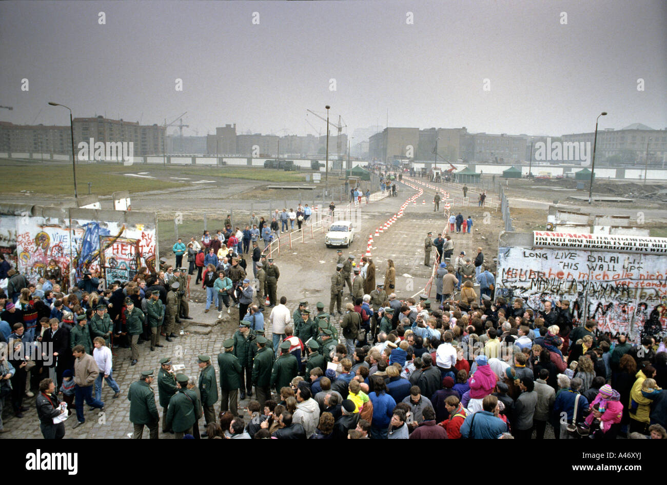 Fall of the Berlin Wall: cars and pedestrians are crossing the temporary border crossing at Potsdam Square, Berlin, Germany Stock Photo