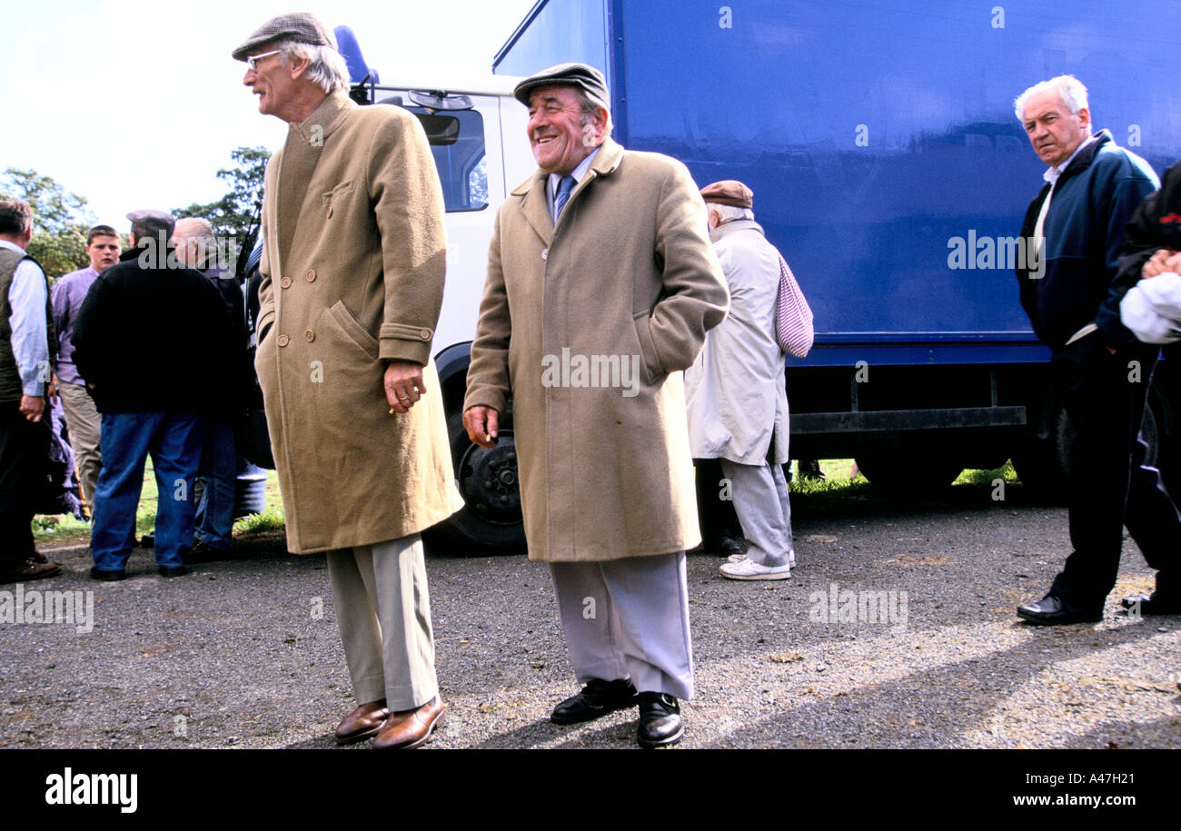 Men wearing flat caps hi-res stock photography and images - Alamy
