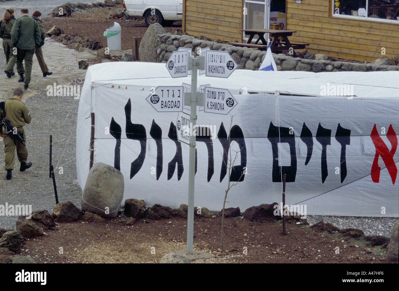 golan heights text proclaims solidarity with settlers signpost reflects the parties to the negotiations 2000 Stock Photo