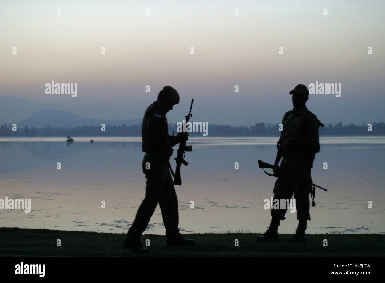 Stand two soldiers hi-res stock photography and images - Alamy