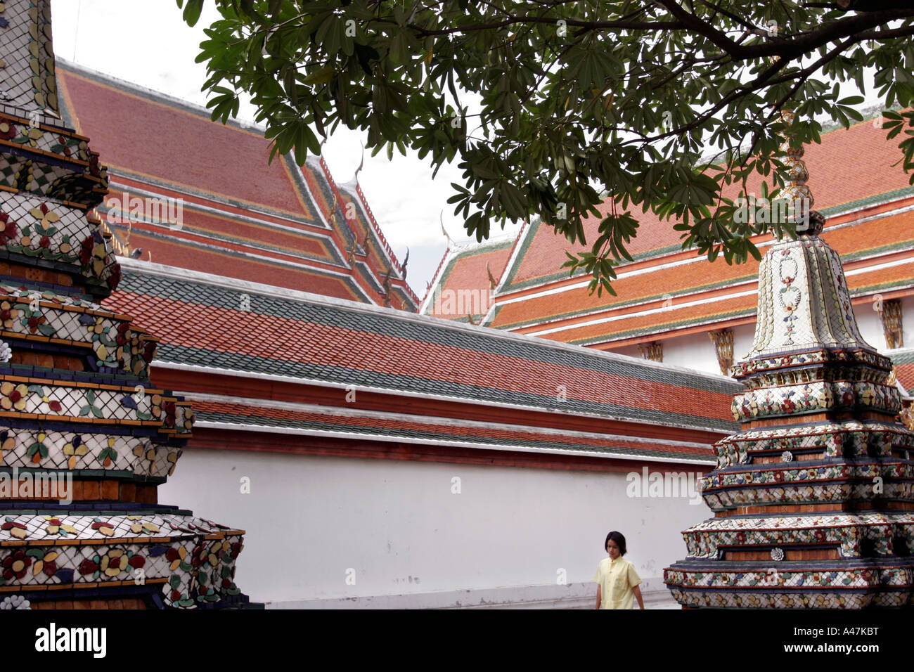 A Buddhist temple in Bangkok in Thailand Stock Photo - Alamy