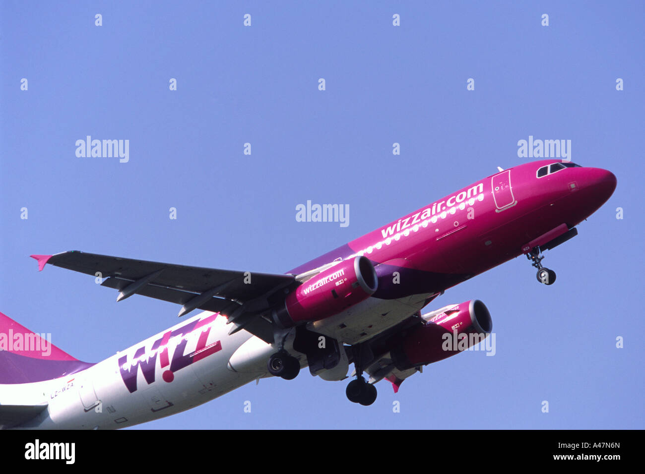 Wozz Air Airbus A320 climbing out from Luton Aiport, UK Stock Photo