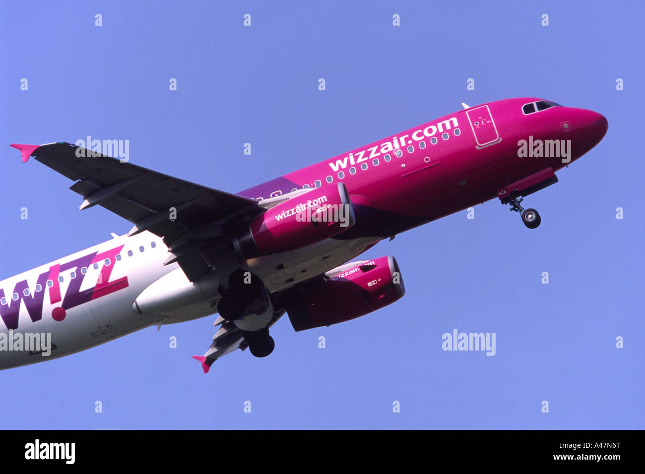 Wizz Air Airbus A320 climbing out from Luton Airport, UK Stock Photo