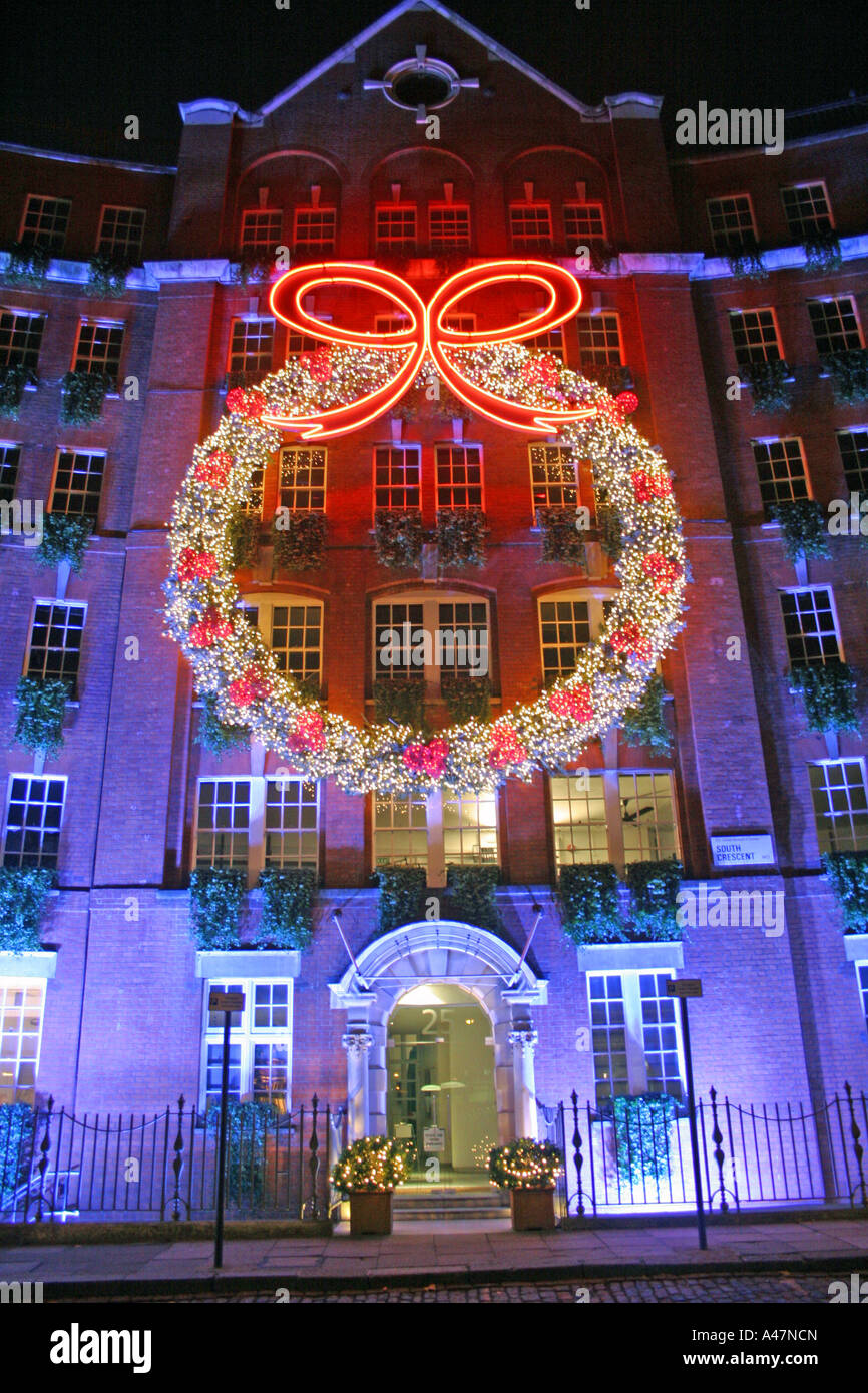 Wreath and bow Christmas lights in London Stock Photo