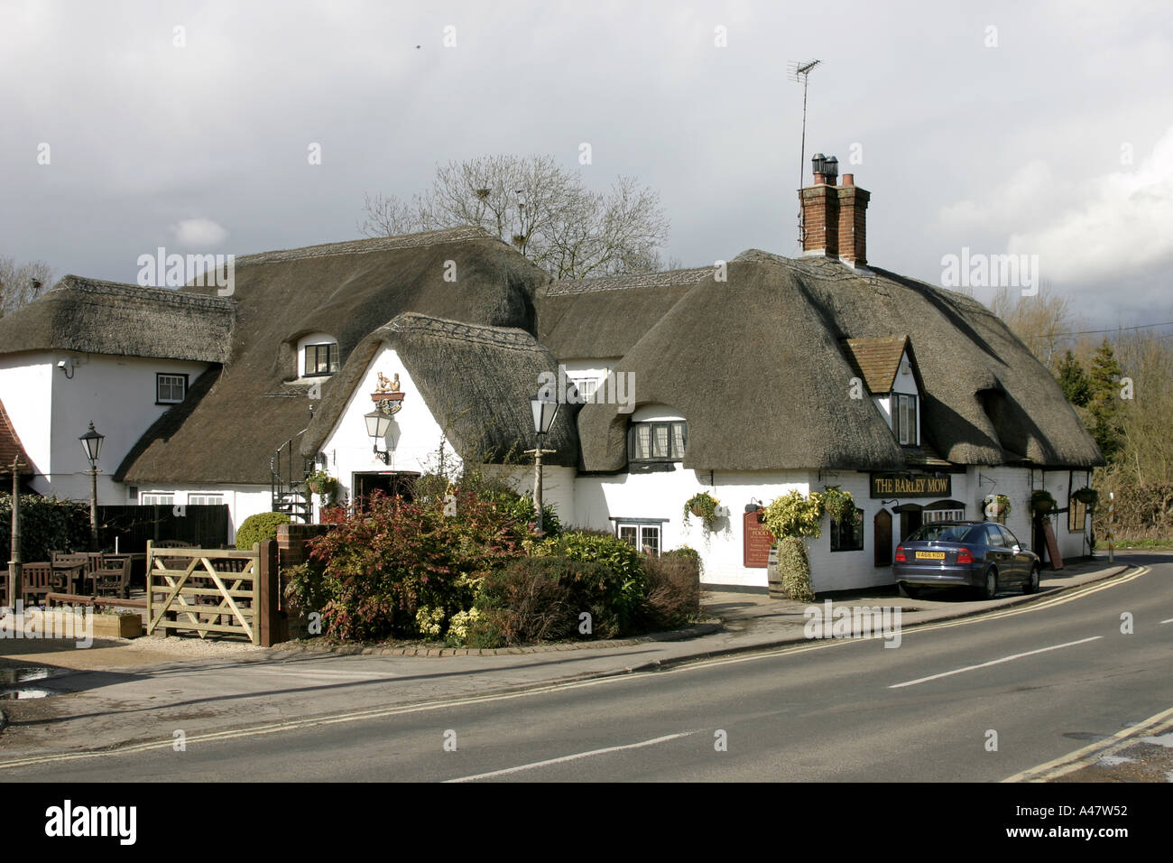 The old Barley Mow pub with thatched roof at Clifton Hampden Oxfordshire England Stock Photo