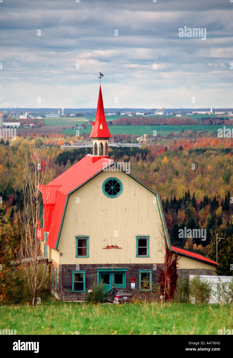 A traditional wooden home in Estrie Quebec Stock Photo - Alamy