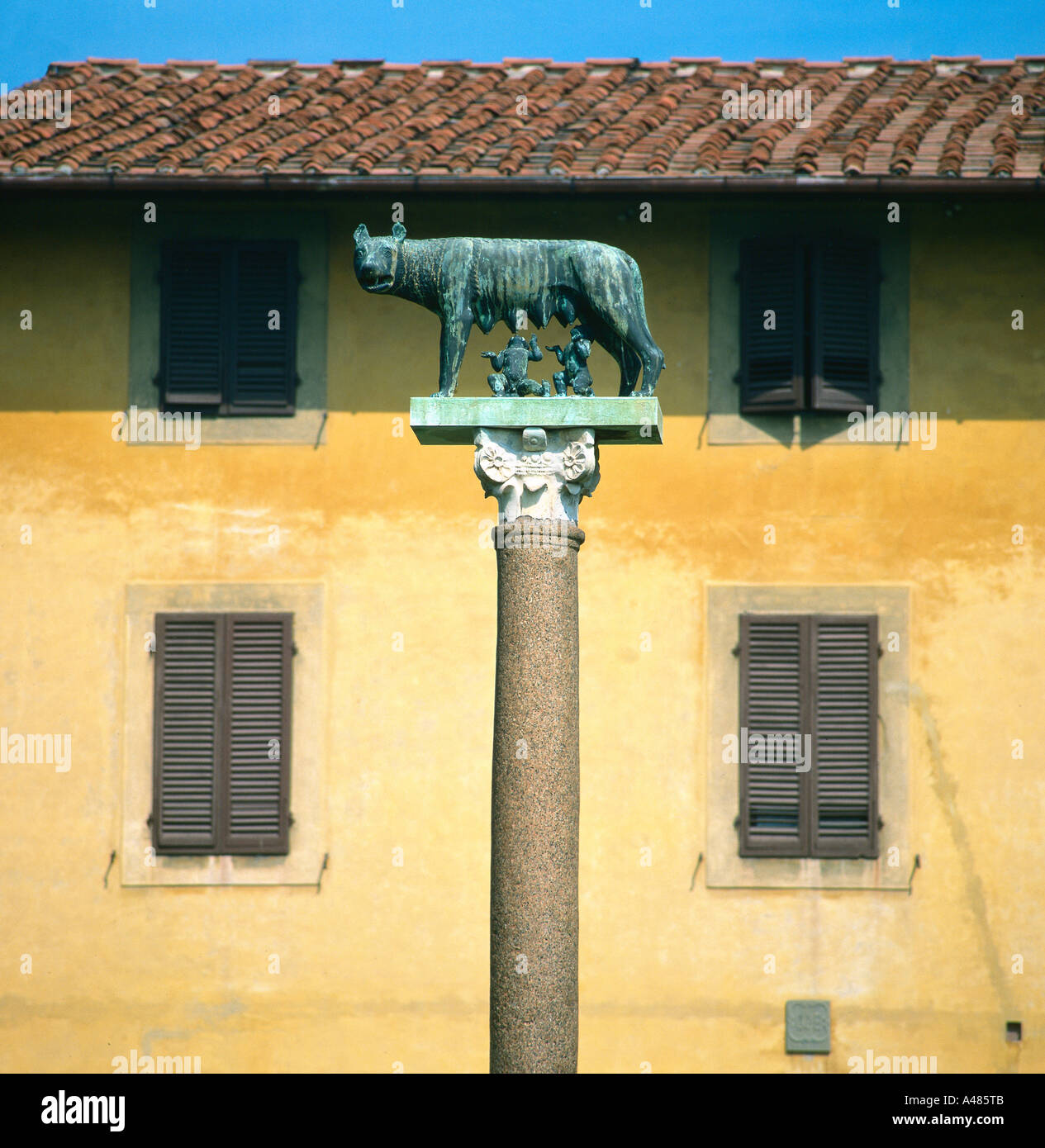 Romulus remus statue pisa italy hi-res stock photography and images - Alamy