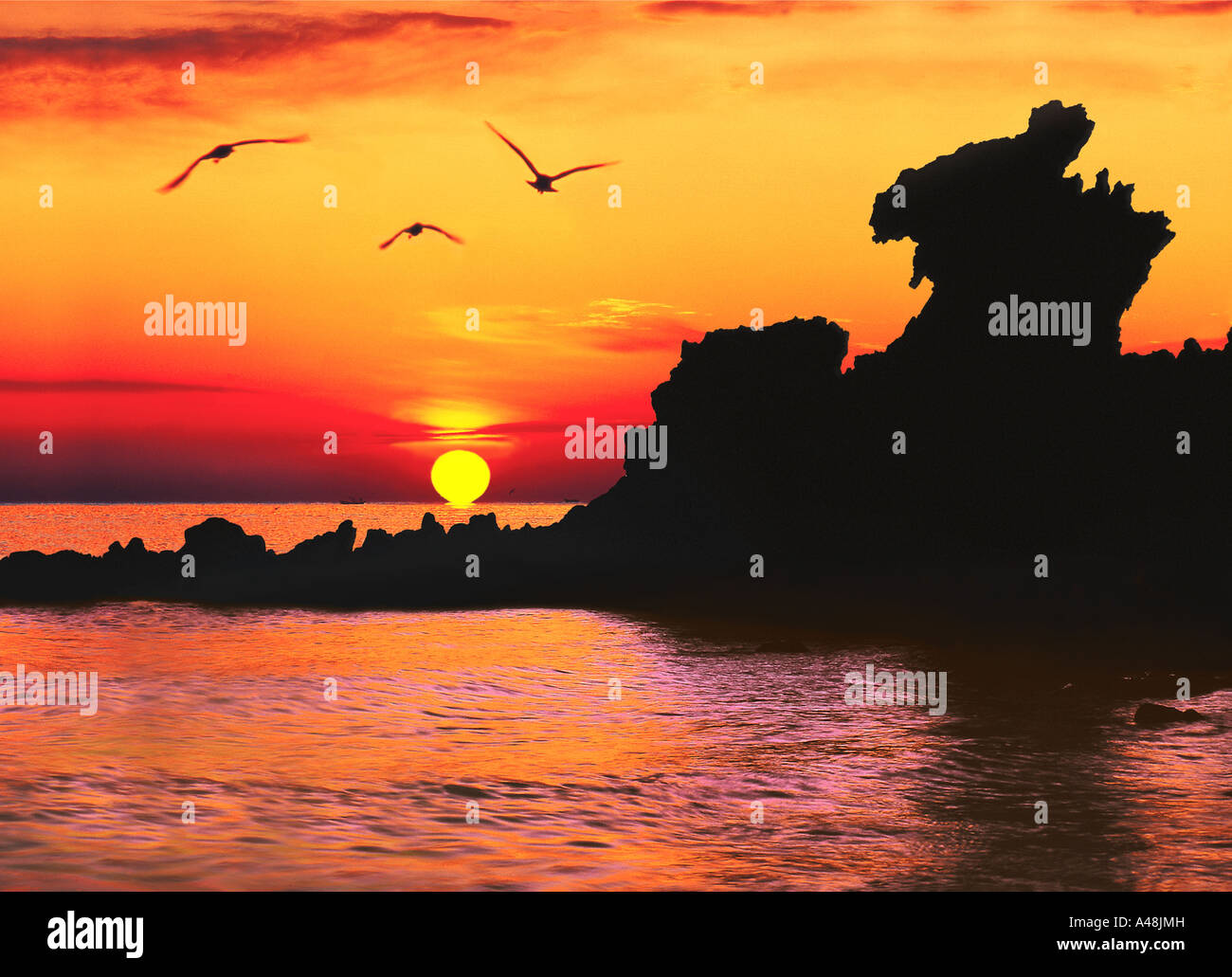 Silloet Rocks Silhouette of rocks in the sea Stock Photo - Alamy
