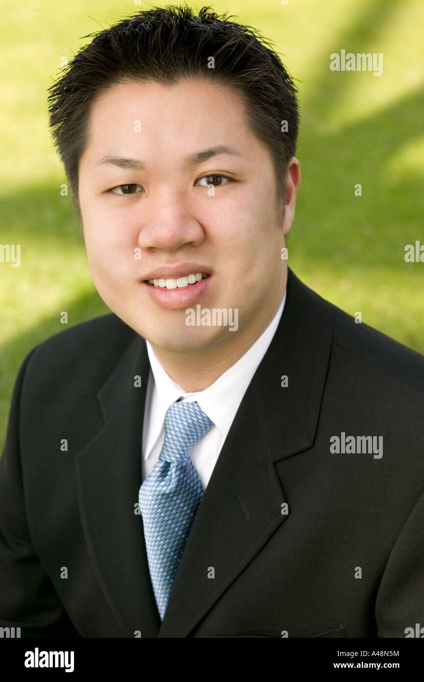 Exterior head shot smiling hi-res stock photography and images - Alamy