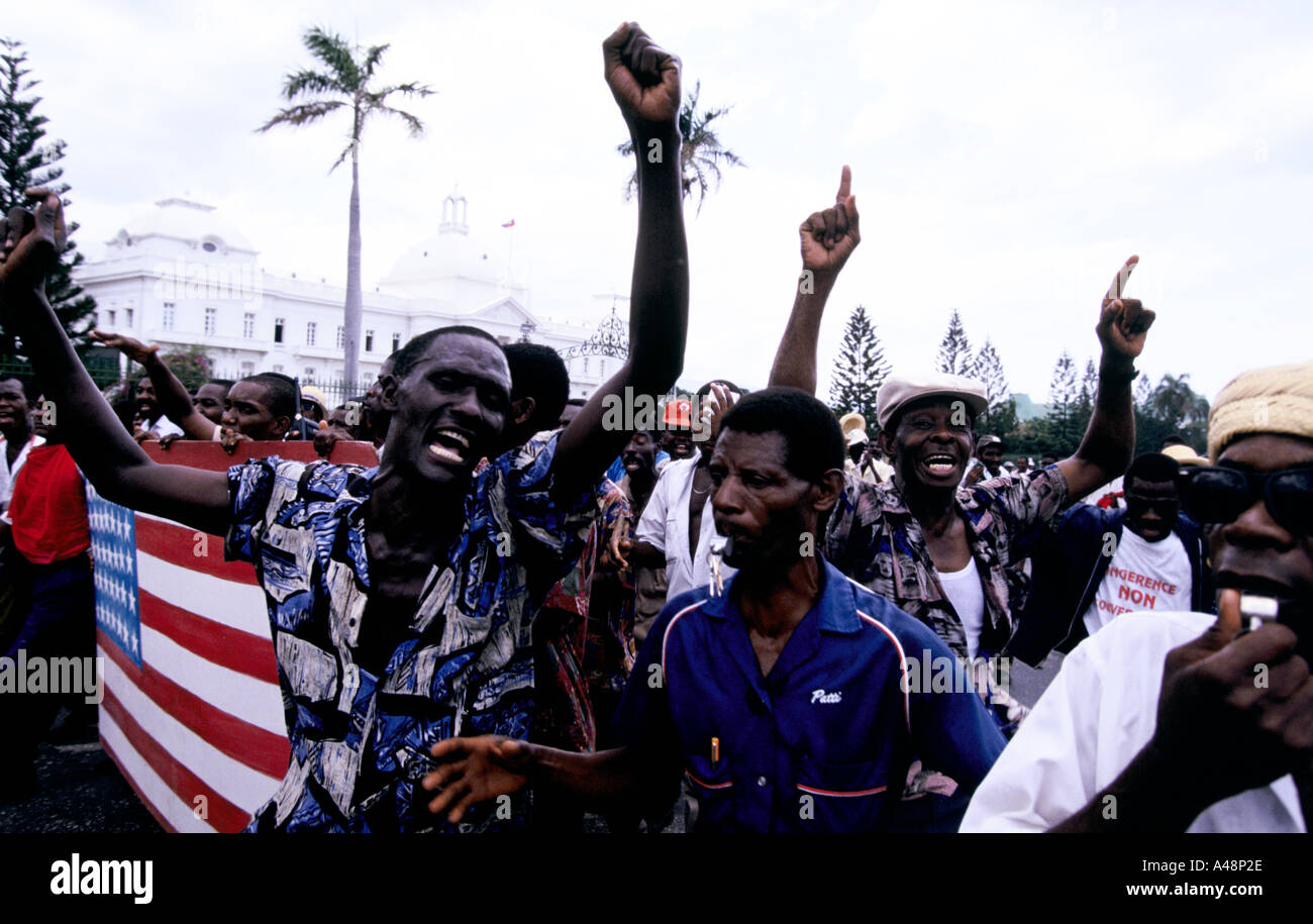 duvalierist thugs demonstrating outside the national palace against the return of aristide the deposed president of e  nc au Stock Photo