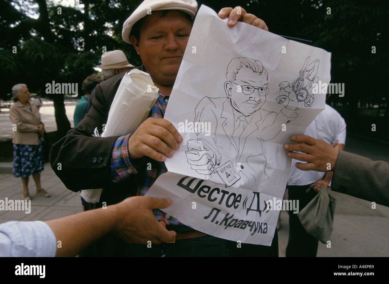 Political agitators hold an impromptu meeting outside the parliament building.Simferipol crimea ukraine 1994 Stock Photo