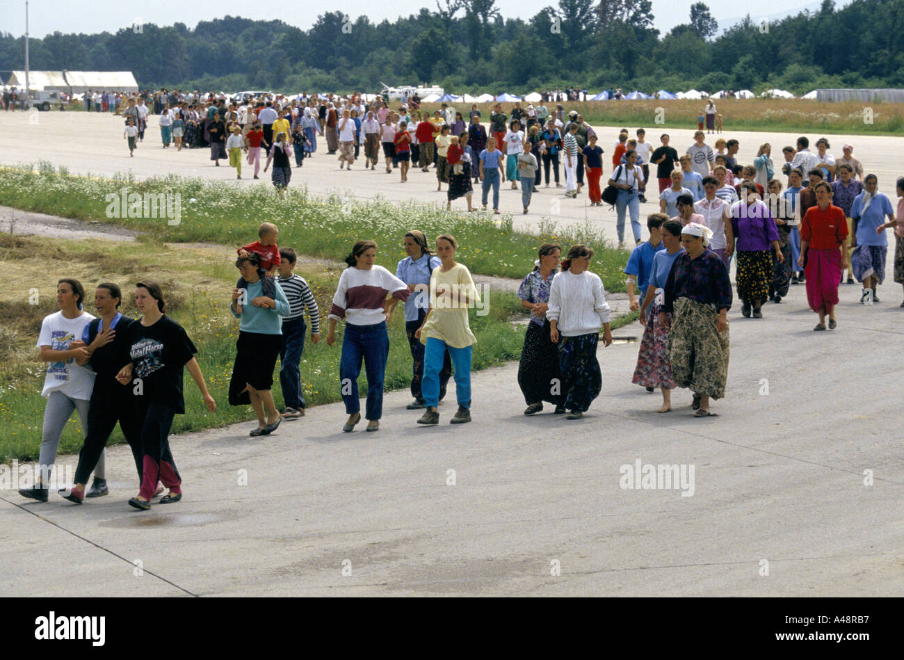 columns of refugees from srebrenica arriving at Tuzla  after walking for days to escape the serb army July 1995 Stock Photo