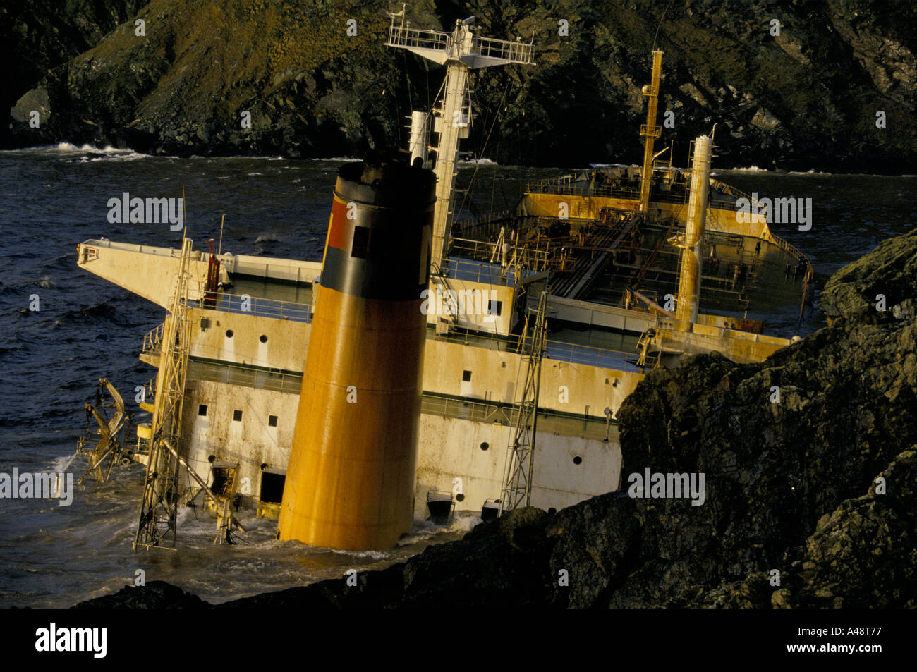 braer oil tanker disaster shetland january 1993 Stock Photo Alamy