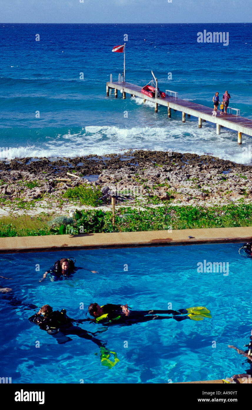 Practice scuba hi-res stock photography and images - Alamy