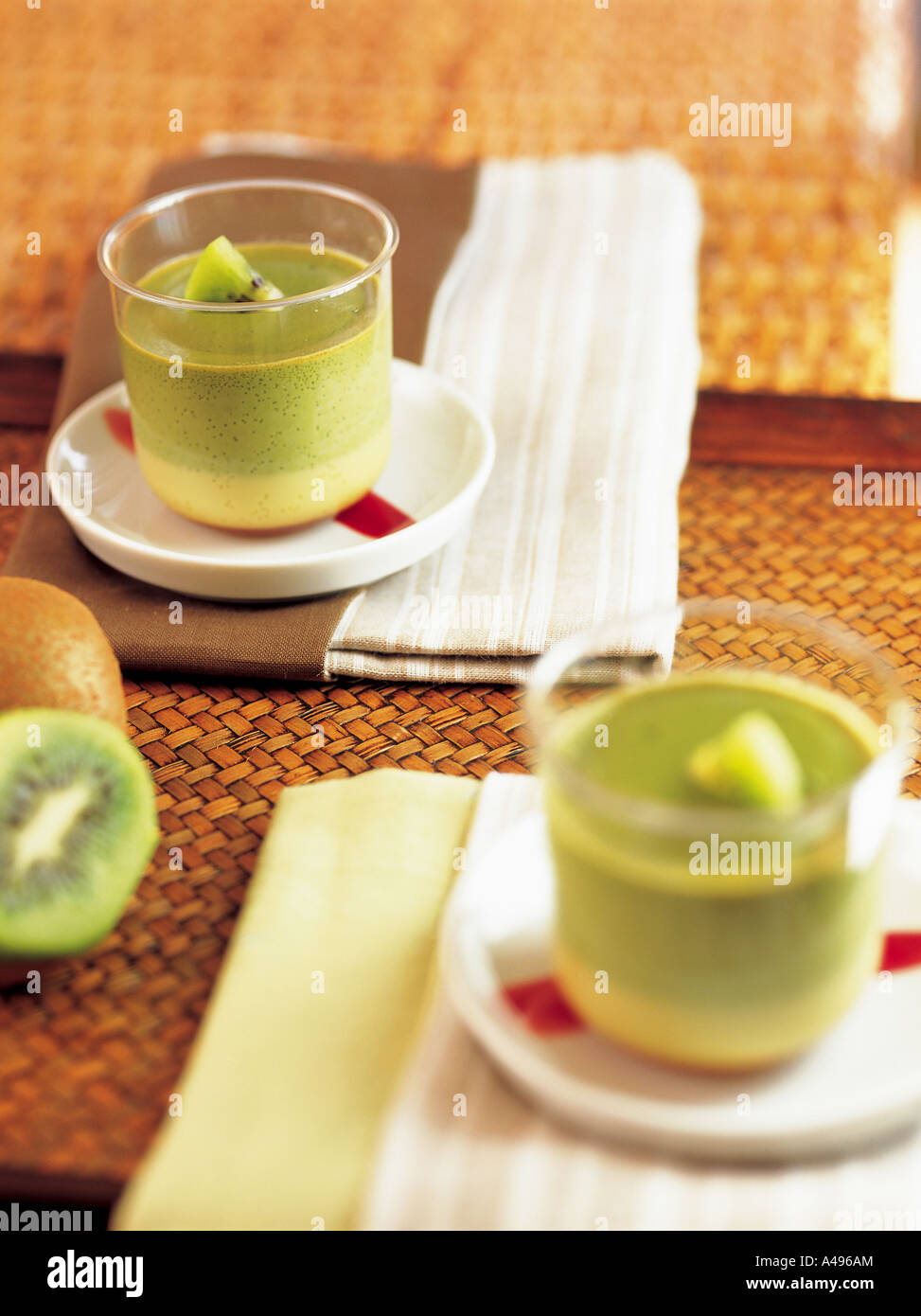 Close up view kiwi hi-res stock photography and images - Alamy