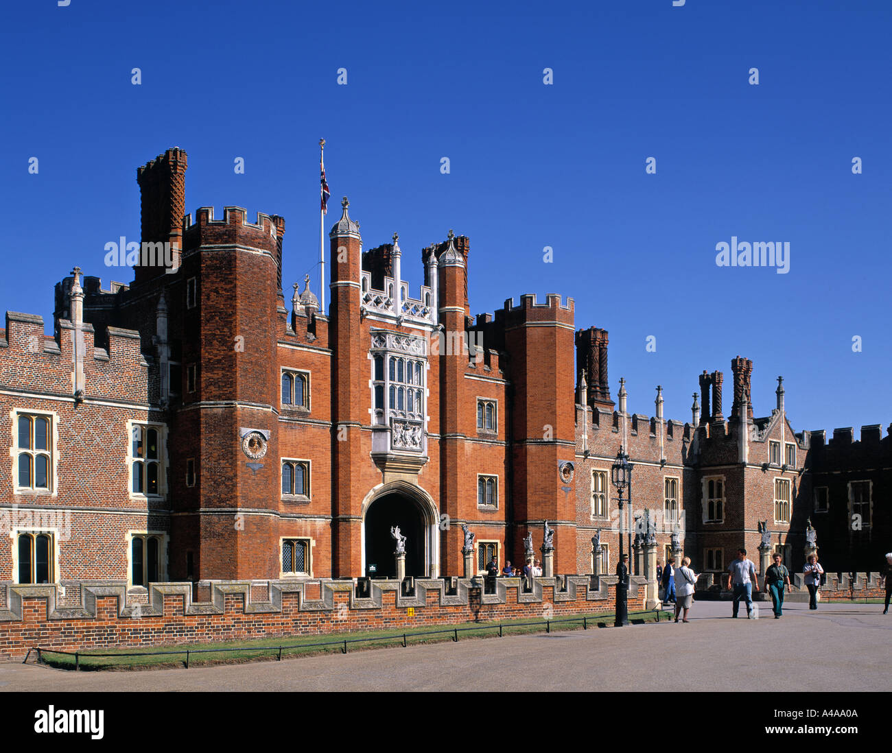 Hampton Court Palace, Nr. London, England Stock Photo - Alamy