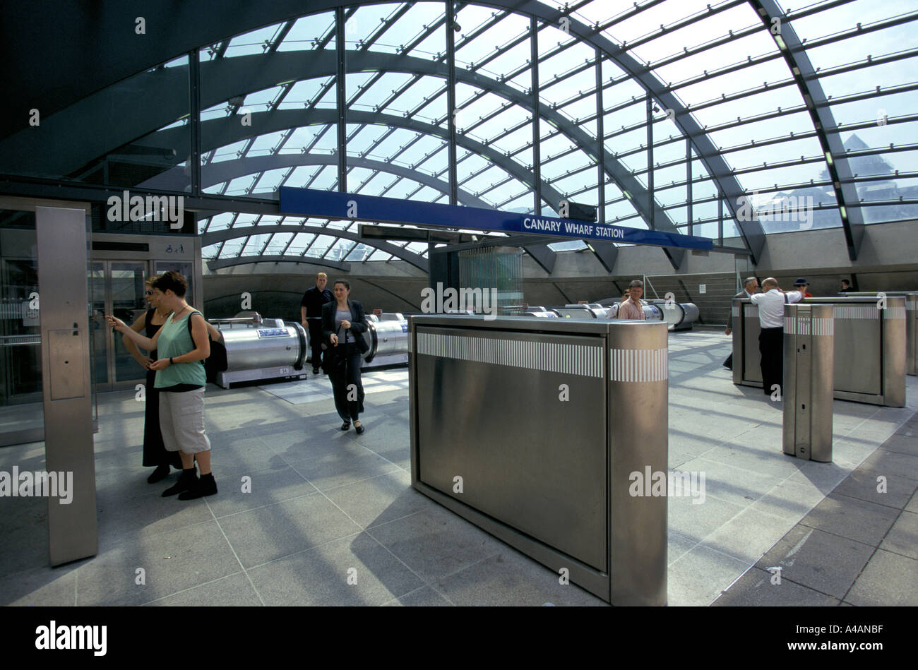 canary wharf underground station entrance london 2000 Stock Photo - Alamy