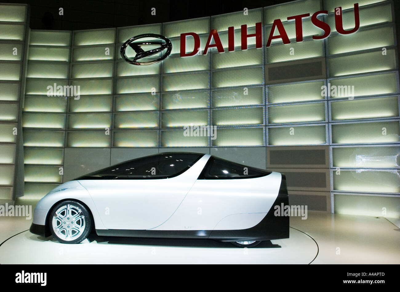 Prototype Daihatsu UFE III hybrid high economy saloon vehicle at the Tokyo Motor Show 2005 Stock Photo